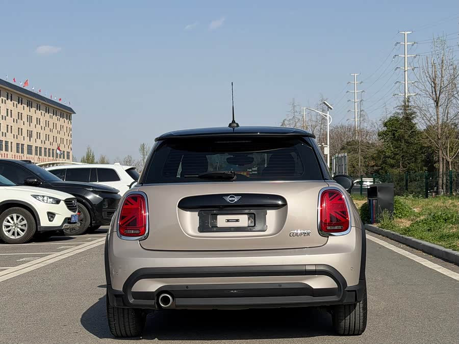 MINI MINI 2023