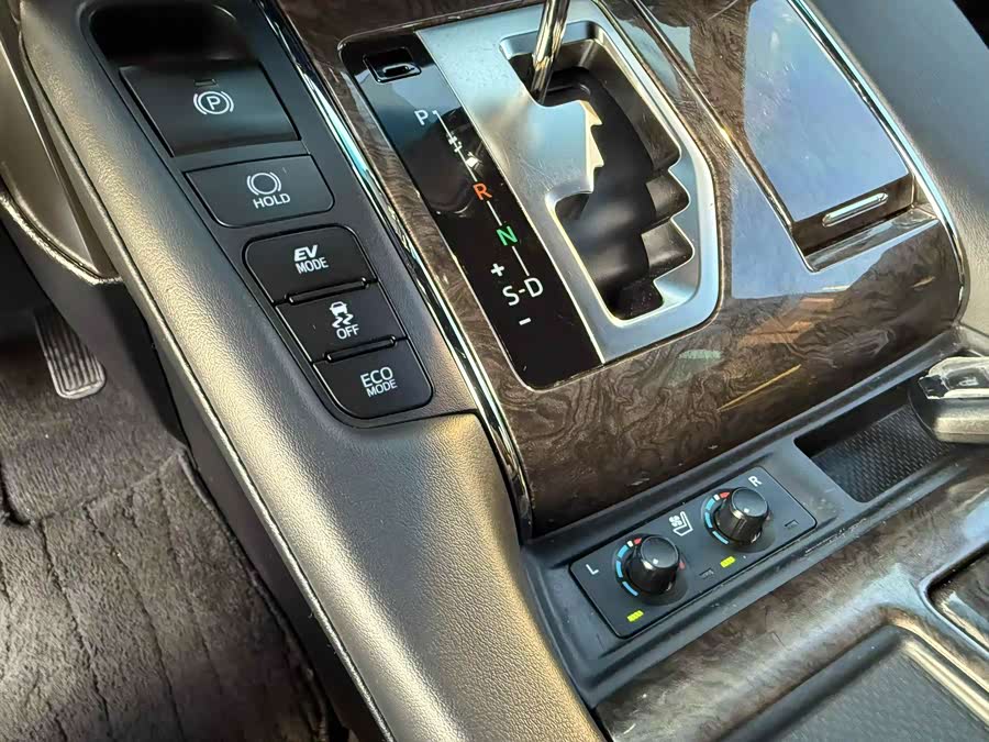 Toyota Vellfire 2021 — фото 18