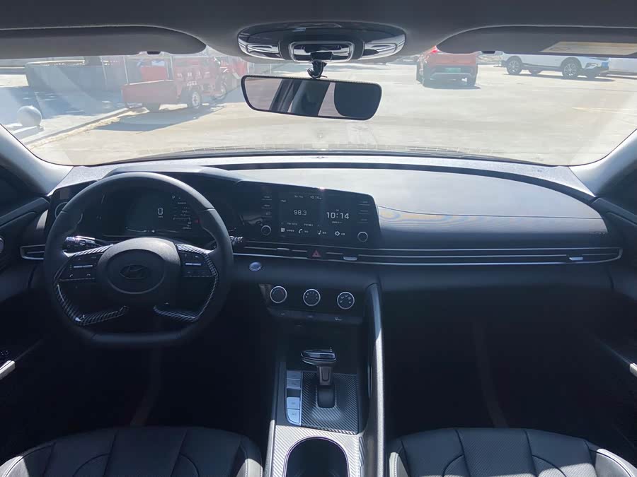 Hyundai Elantra 2023