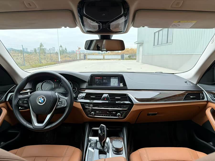BMW 5 Series 2018 — фото 8