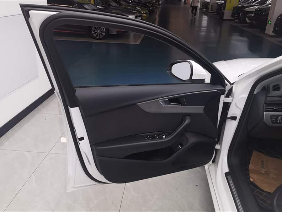 Audi A4L 2019