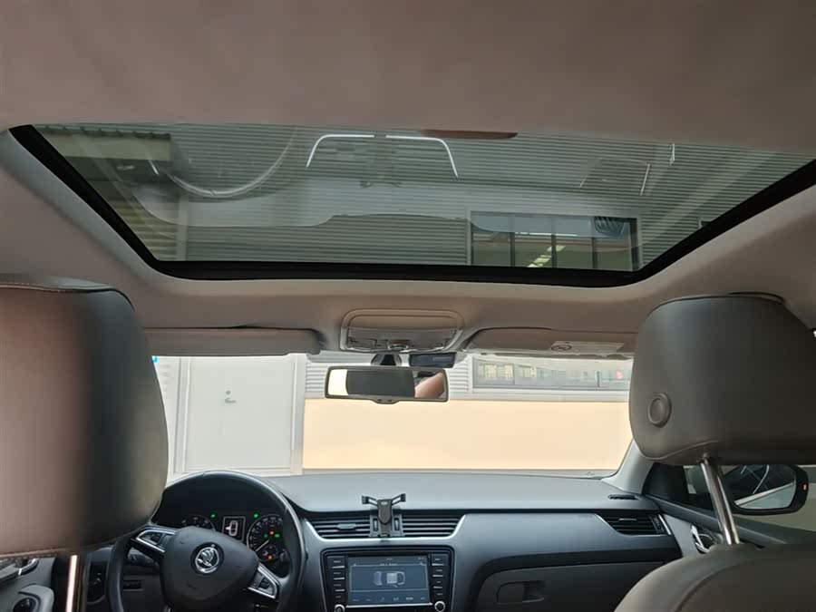 Skoda Octavia 2015 — фото 18