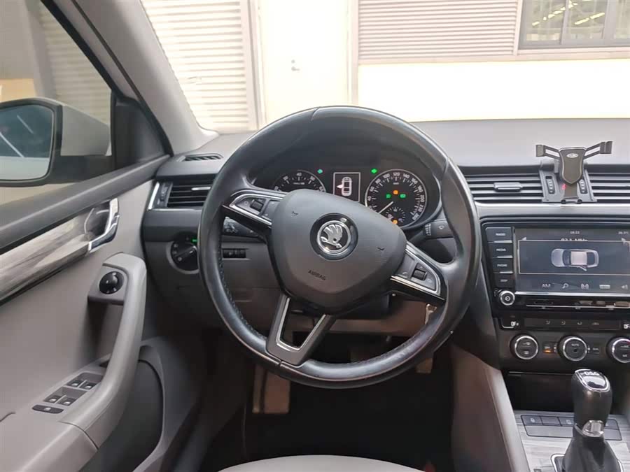 Skoda Octavia 2015 — фото 11