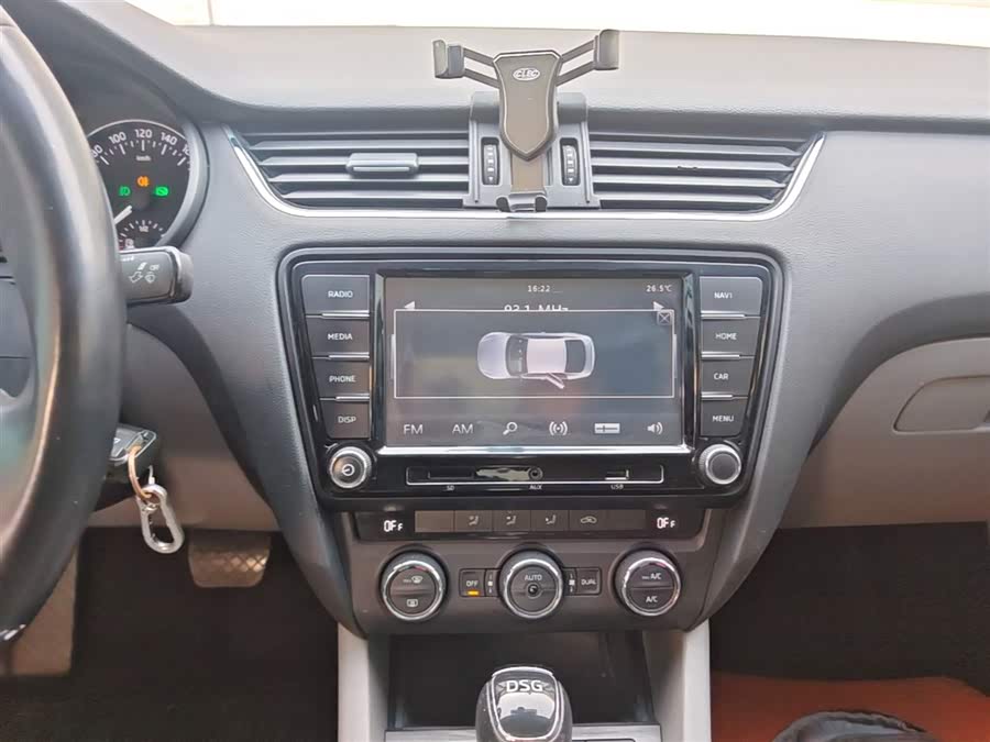 Skoda Octavia 2015 — фото 13