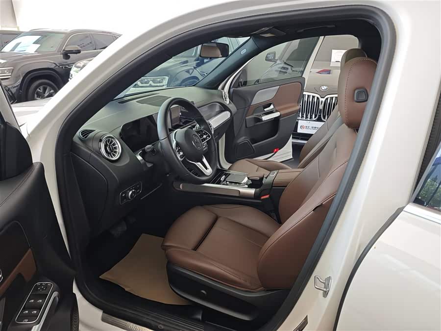 Mercedes-Benz GLB 2023