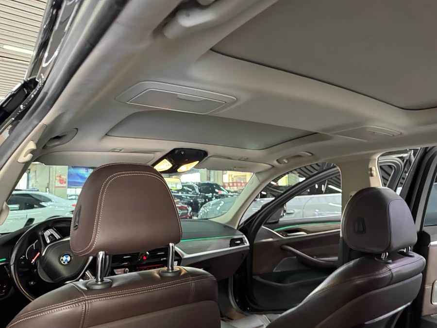 BMW 5 Series 2019 — фото 11