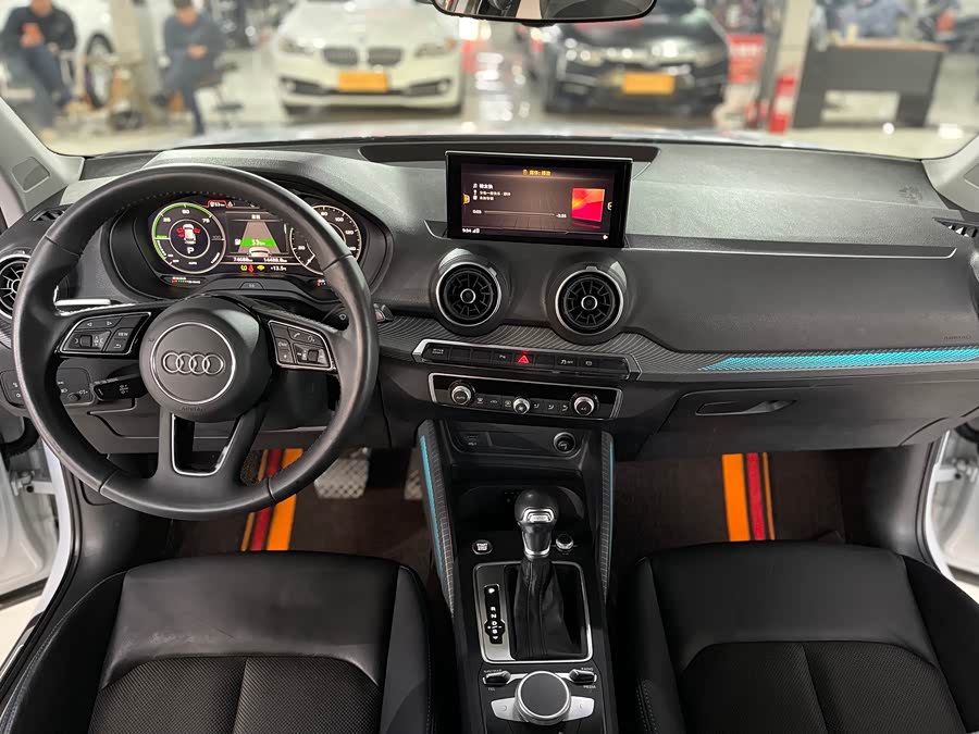 Audi Q2L E-Tron 2019 — фото 10