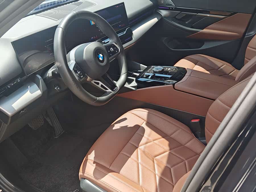 BMW 5 Series 2024 — фото 16