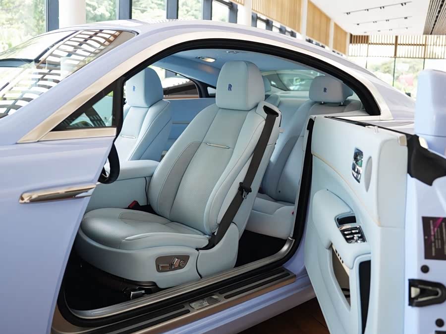 Rolls-Royce Phantom 2018 — фото 10