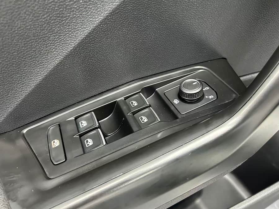 Volkswagen T-Roc 2022 — фото 11