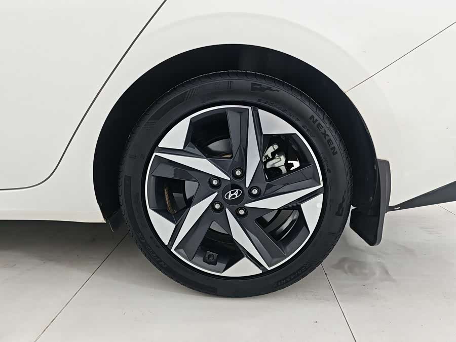 Hyundai Elantra 2021 — фото 10