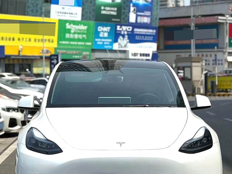 Tesla Model Y 2024