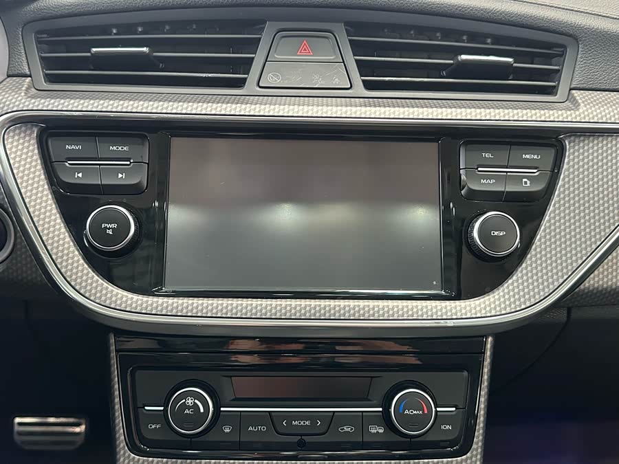 Geely Emgrand GS 2016 — фото 15
