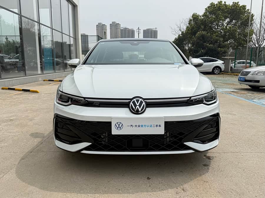 Volkswagen Golf 2025