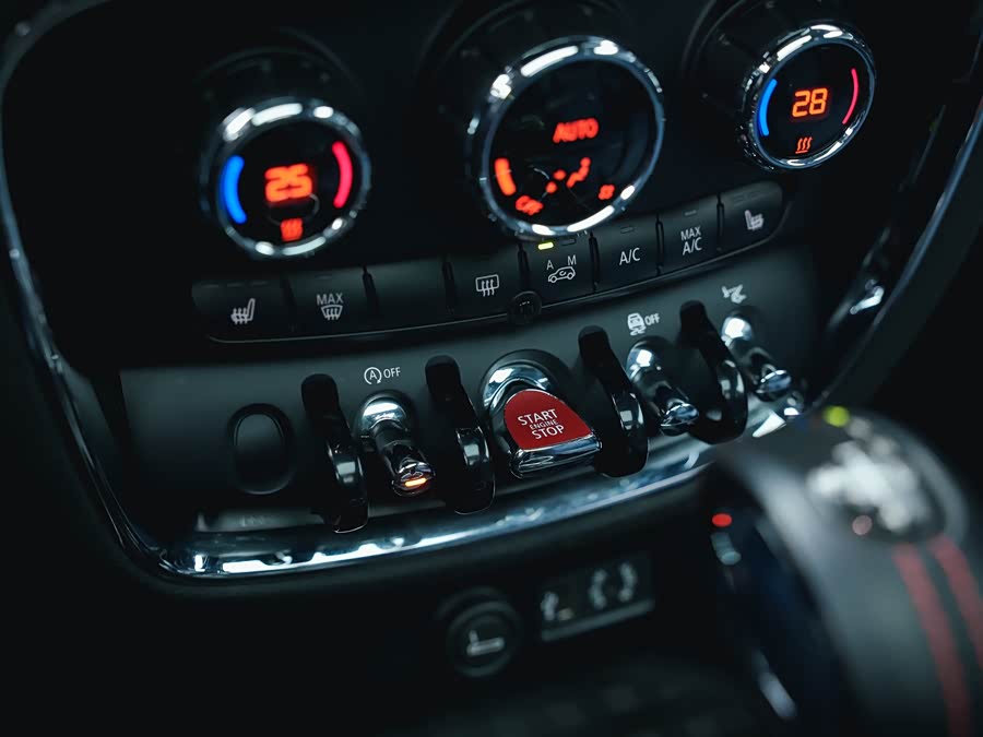 MINI Clubman 2016 — фото 12