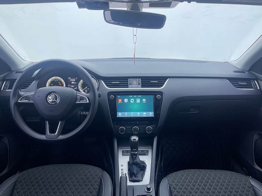Skoda Octavia 2018 — фото 14