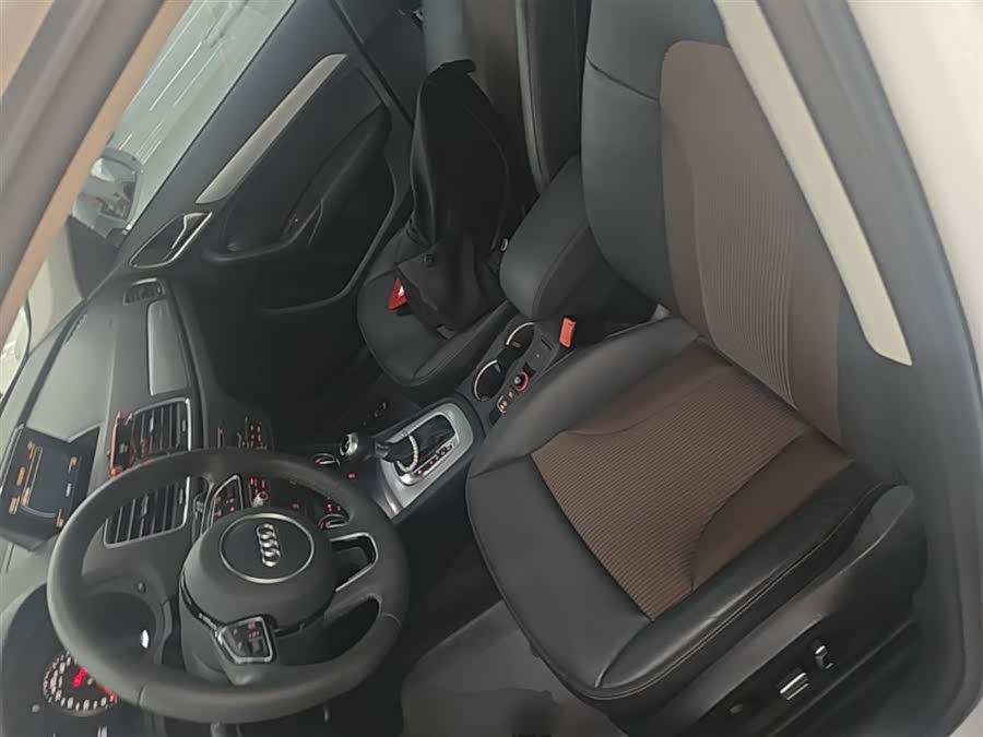 Audi Q3 2018 — фото 15