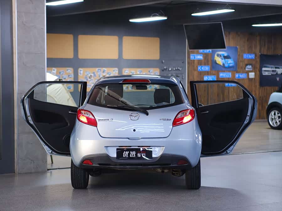 Mazda 2 2011