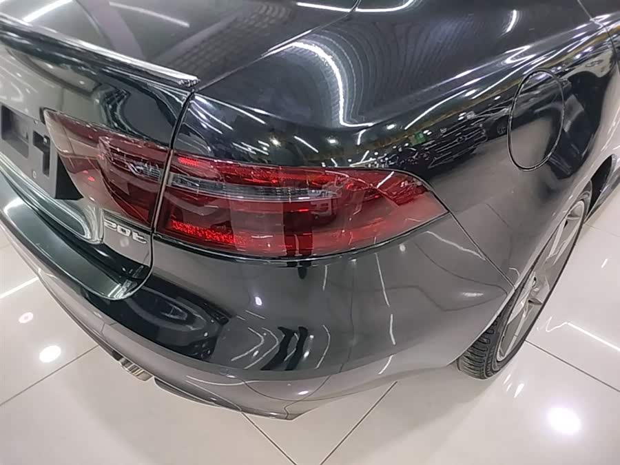 Jaguar XE 2018 — фото 8