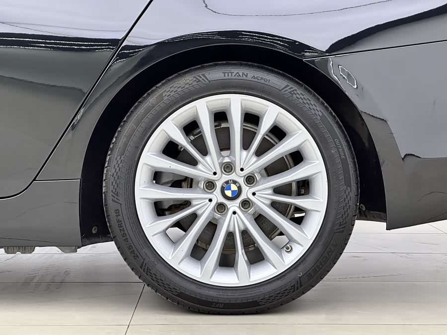 BMW 5 Series New Energy 2019 — фото 13