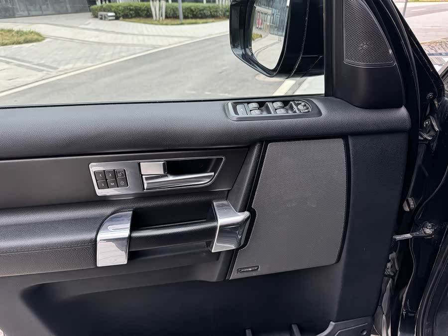 Land Rover Discovery 2015 — фото 9