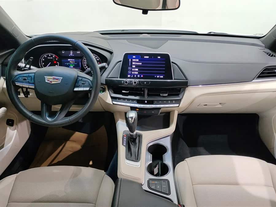 Cadillac CT4 2023 — фото 12