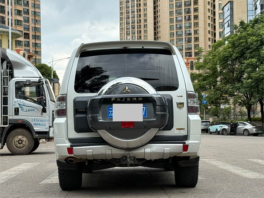 Mitsubishi Pajero 2019