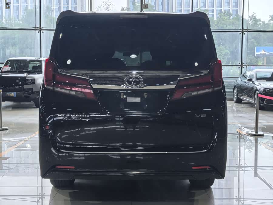 Toyota Alphard 2018 — фото 22