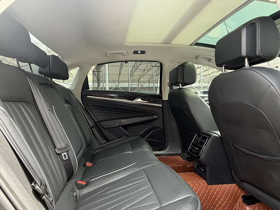 Volkswagen Passat 2023 — фото 17