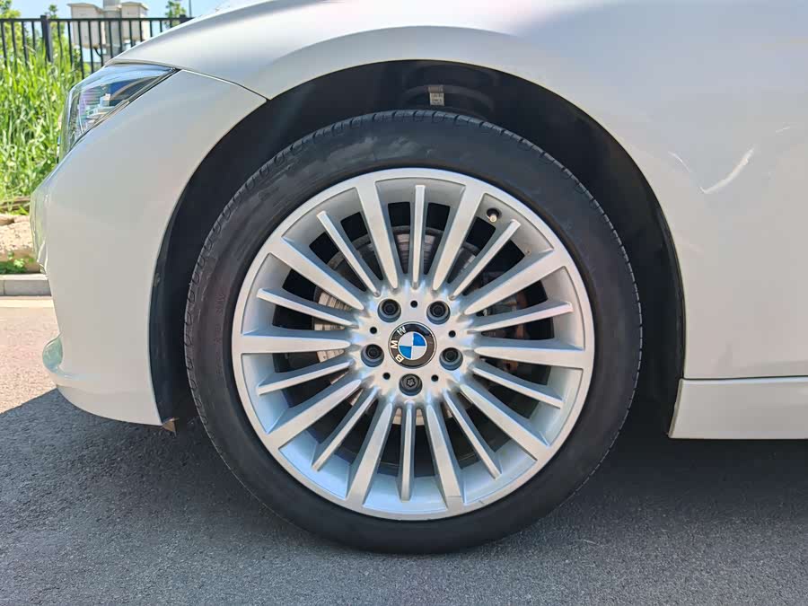 BMW 3 Series 2018 — фото 11