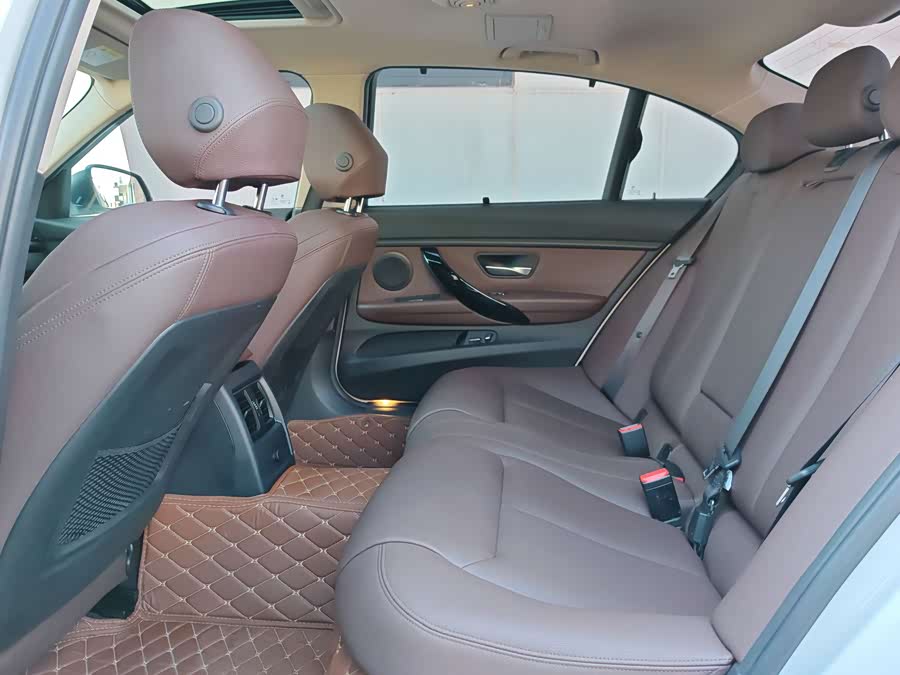 BMW 3 Series 2018 — фото 17