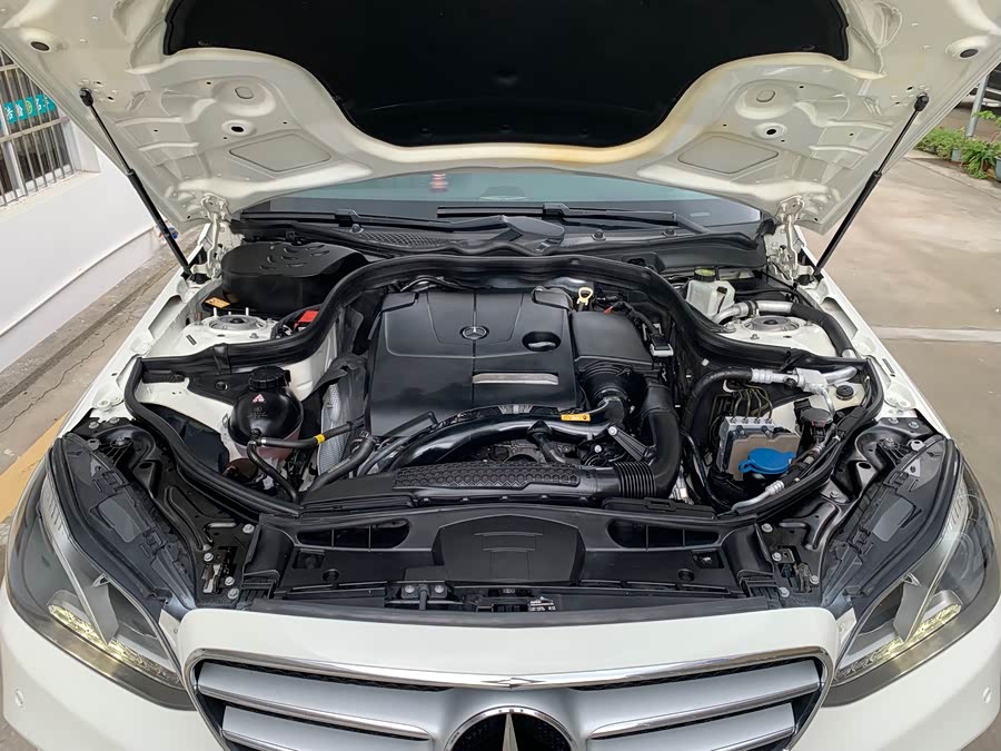 Mercedes-Benz E-Class 2015 — фото 12