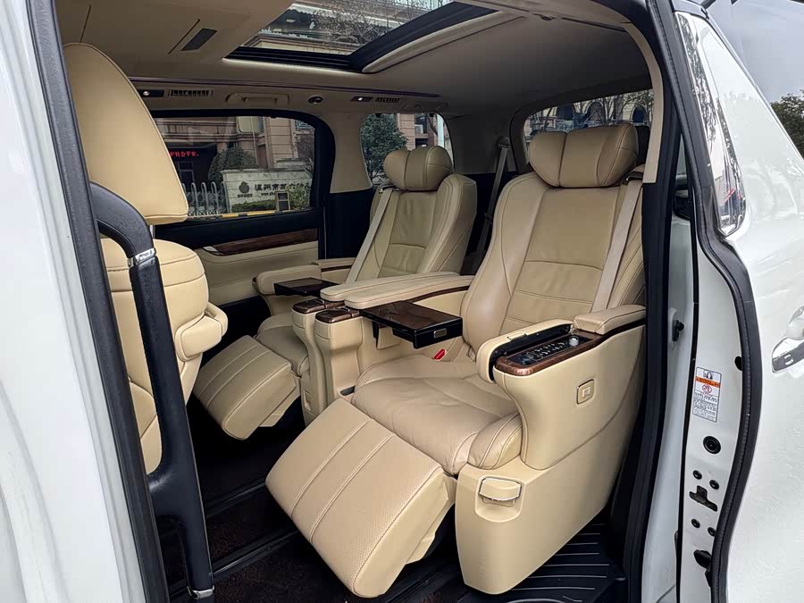 Toyota Alphard 2018 — фото 10
