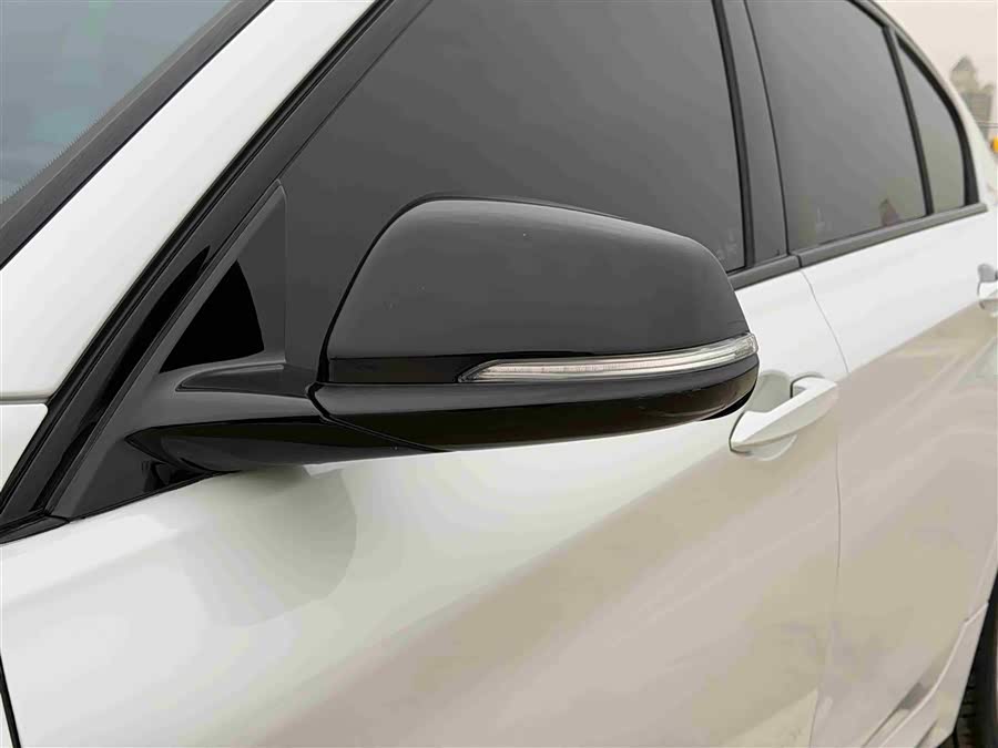 BMW 1 Series 2021 — фото 15