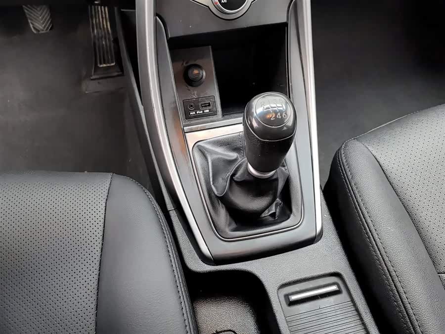 Hyundai Elantra 2015 — фото 13
