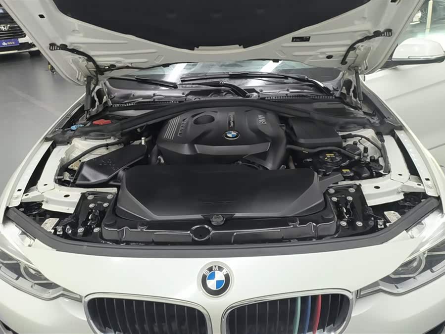 BMW 3 Series 2017 — фото 10