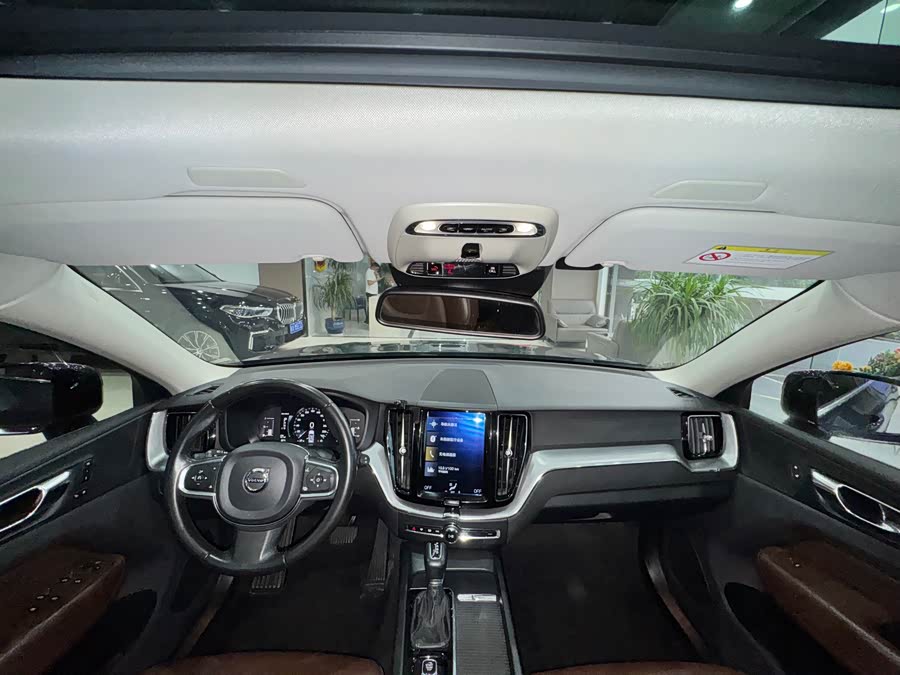 Volvo XC60 2020 — фото 17