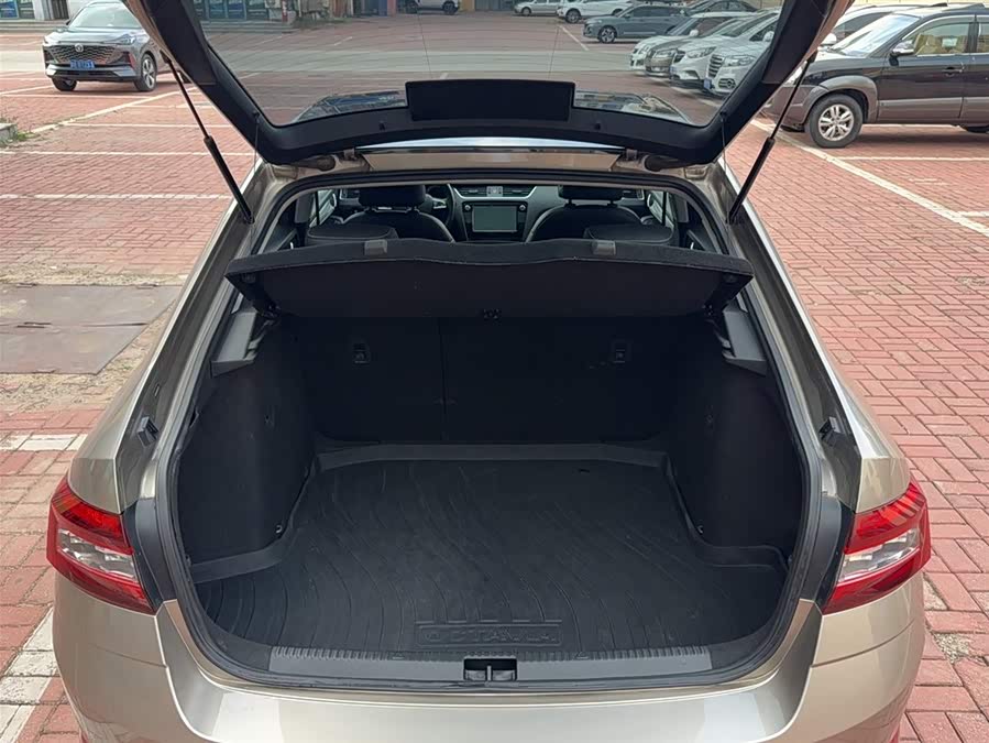 Skoda Octavia 2018 — фото 16