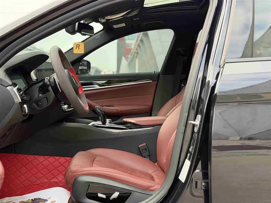 BMW 5 Series 2019 — фото 10