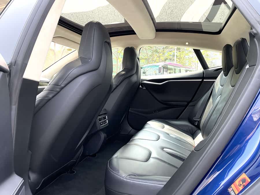 Tesla Model S 2015