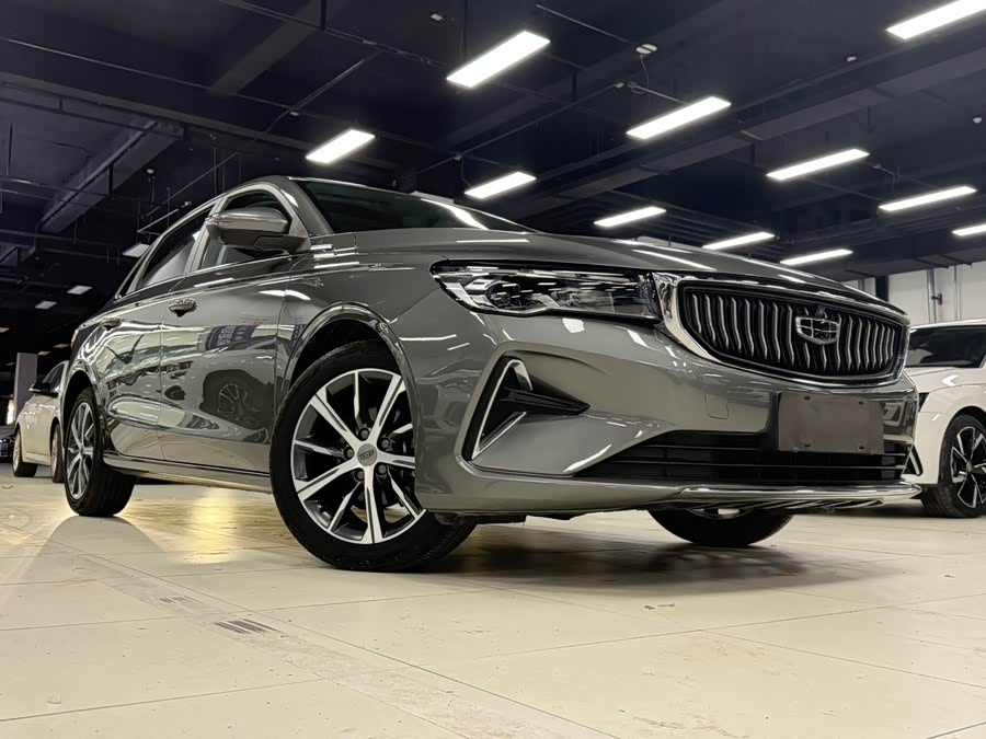 Geely Emgrand 2022