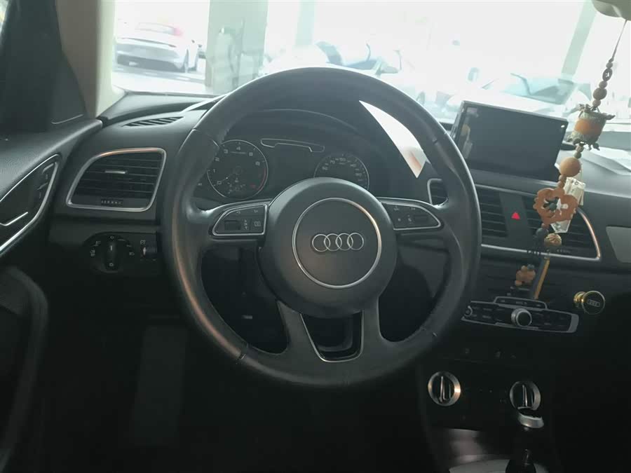 Audi Q3 2016 — фото 11