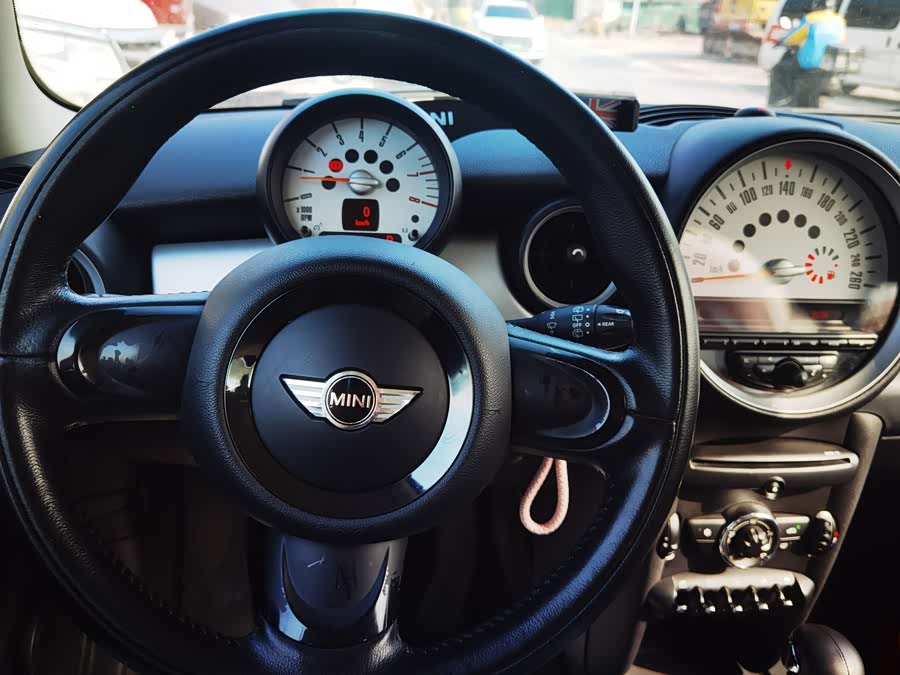 MINI Clubman 2011