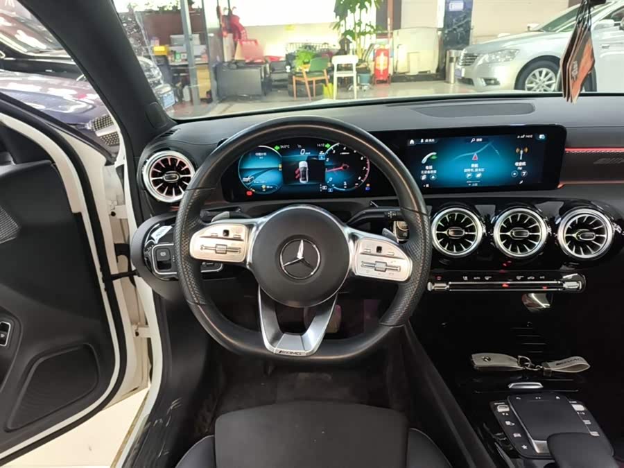 Mercedes-Benz A-Class 2022 — фото 11