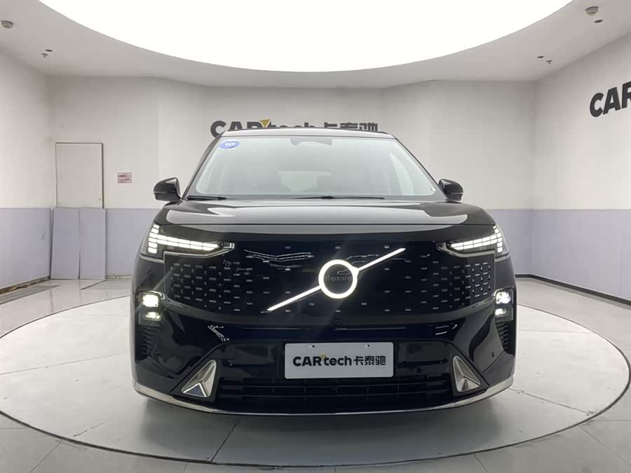 Volvo EM90 2025