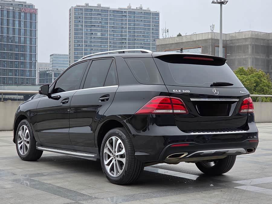 Mercedes-Benz GLE 2017 — фото 16