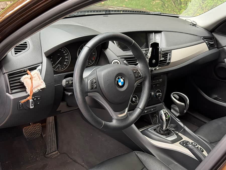 BMW X1 2015 — фото 9