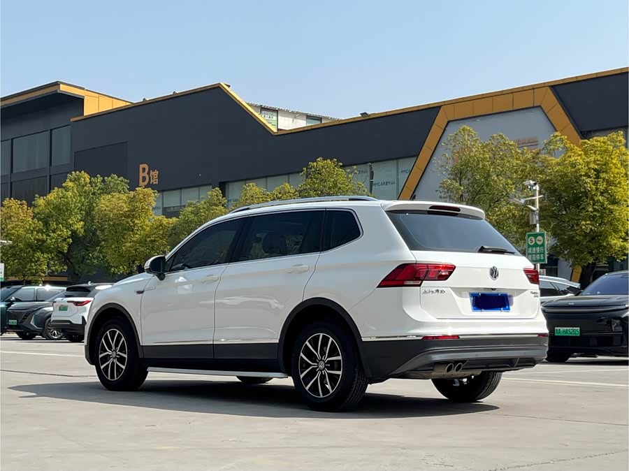 Volkswagen Tiguan L 2018 — фото 20