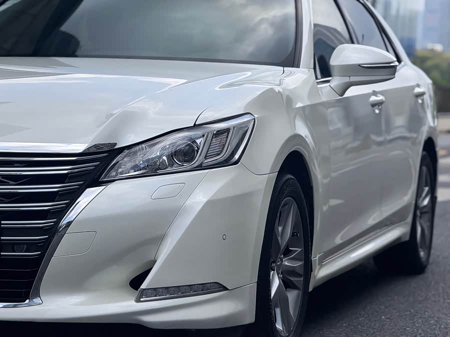 Toyota Crown 2015 — фото 25
