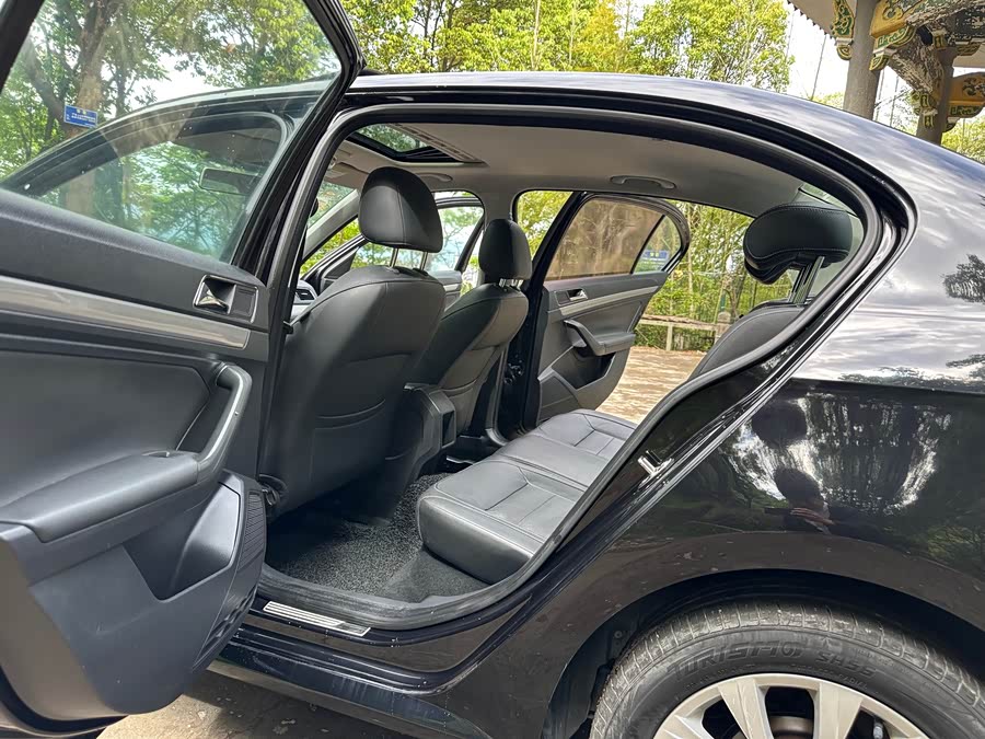 Volkswagen Lavida 2015